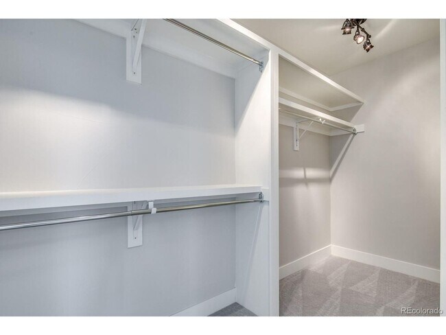 Building Photo - ONE MONTH FREE - Modern 3BR Townhome in Denver