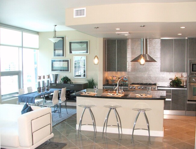 Building Photo - Furnished Condo on Tempe Town Lake 6-12 mo...