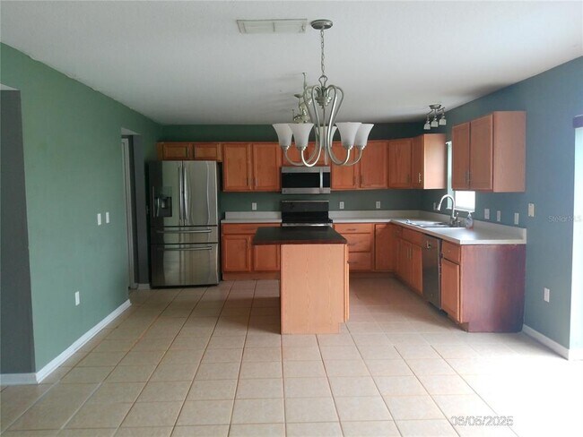 Building Photo - 200 Fish Hawk Dr