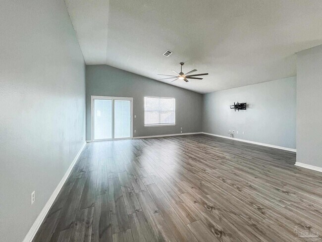 Building Photo - 209 Staysail St