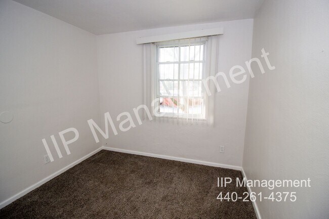 Building Photo - 450 Kenwood Dr