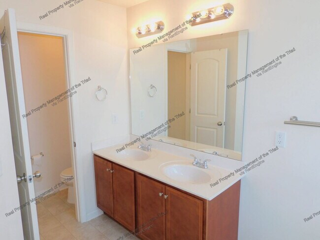 Building Photo - 2627 Leighswood Dr