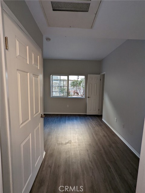 Building Photo - 1215 E San Antonio Dr