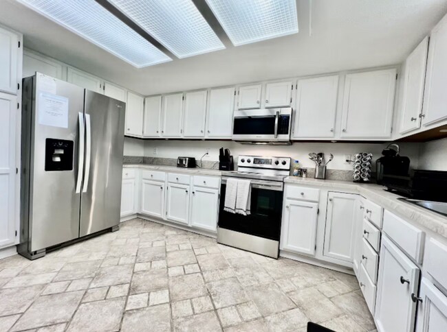 Building Photo - 6556 Yankee Rd