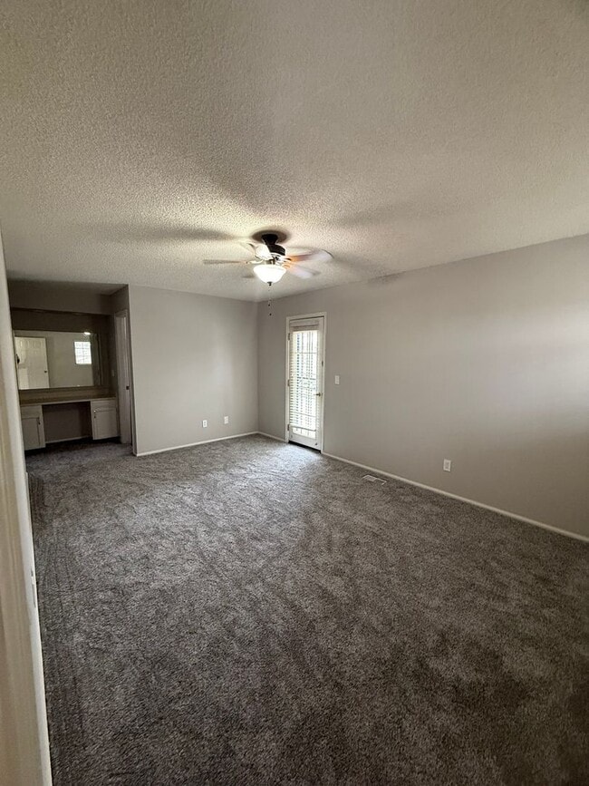 Building Photo - SPACIOUS 2-BEDROOM TOWNHOME WITH LOFT, GARAGE & PRIME LOCATION!