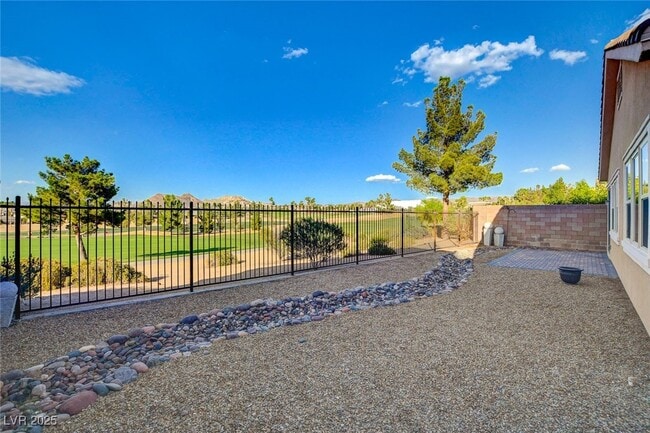 Building Photo - 484 Punto Vallata Dr