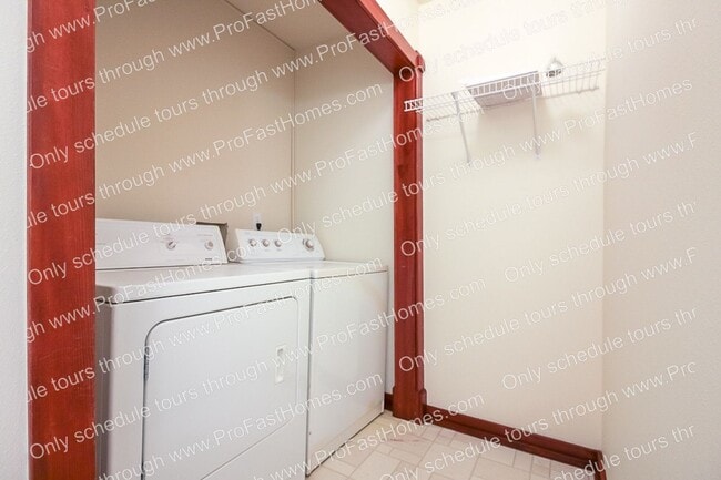 Building Photo - 3232 N Michigan Ave