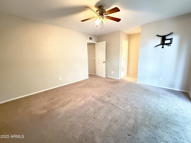 Building Photo - 2232 W Lindner Ave