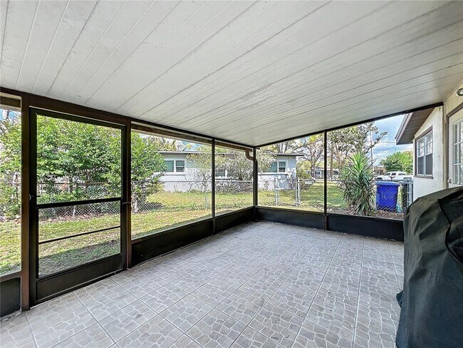 Building Photo - 1625 Crystal Ct W