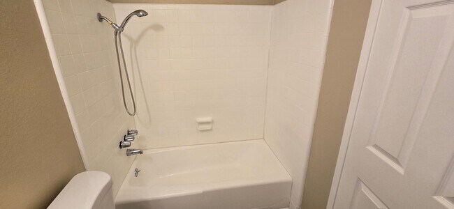 Building Photo - Stunning 2 Bed Condo in Highland | 1 Bath ...