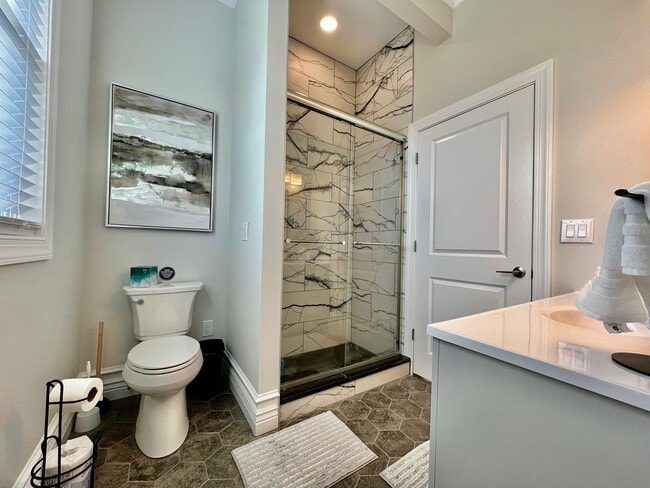 Building Photo - Luxury Home Incredible master suite Liberty Twp OH