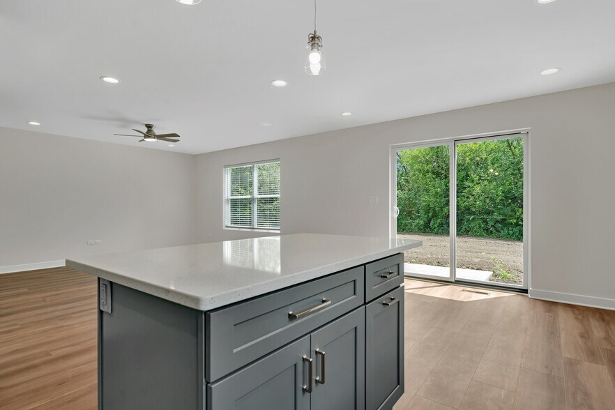 Building Photo - 875 Covey Ln