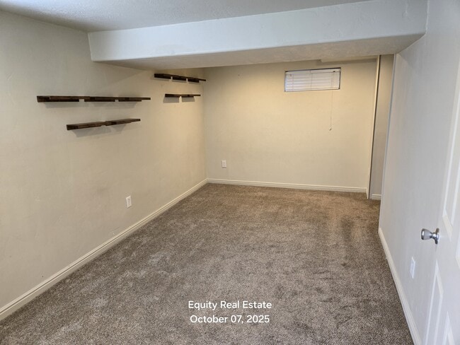 Building Photo - 2576 E Wren Rd