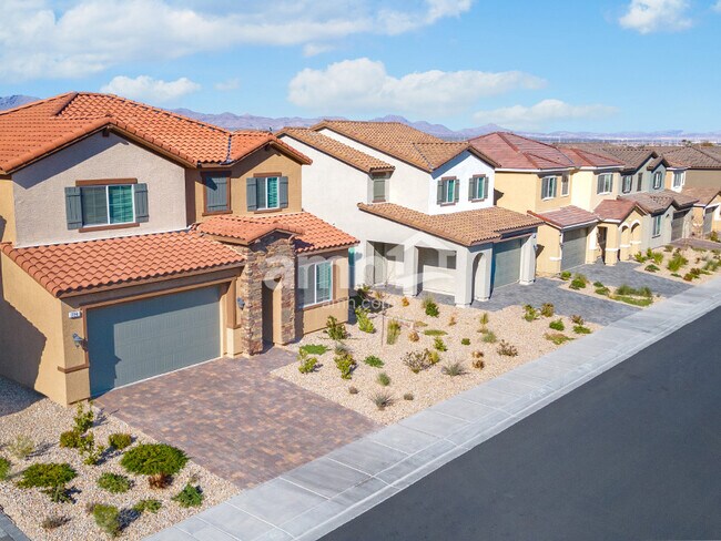 Building Photo - 724 Terrain Star Ave