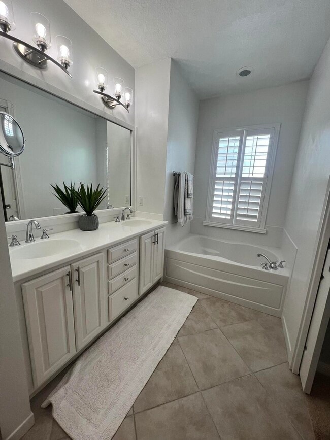 Building Photo - 3463 E Mallory Blvd