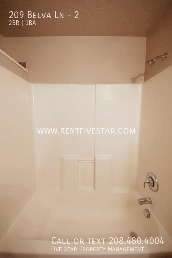 Building Photo - 209 Belva Ln