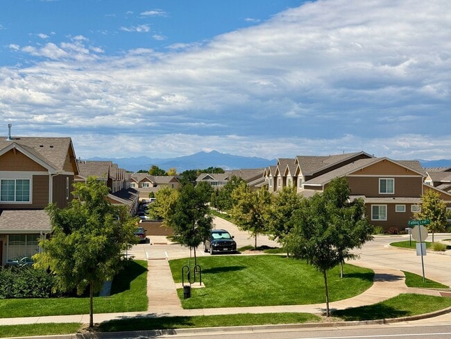Building Photo - 2120 Falling Leaf Dr