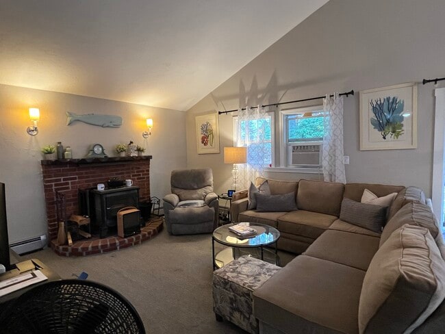 Building Photo - 633 Wareham Rd