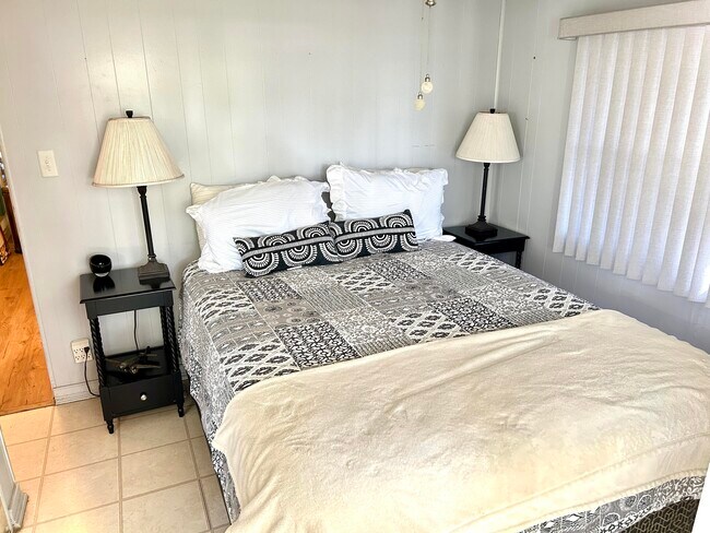 Building Photo - 425 Bougainvilla Dr