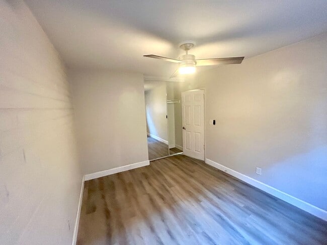 Building Photo - 2 bed 1 bath Apt in North Park Area