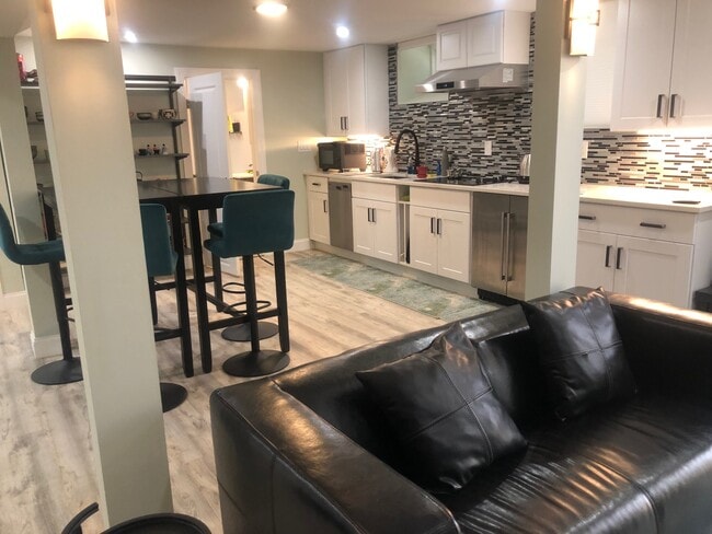 Building Photo - 38 Fuller St