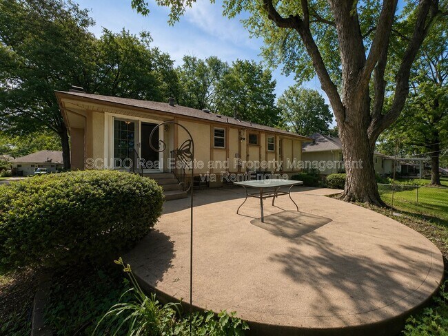 Building Photo - 8806 Crescent Ave