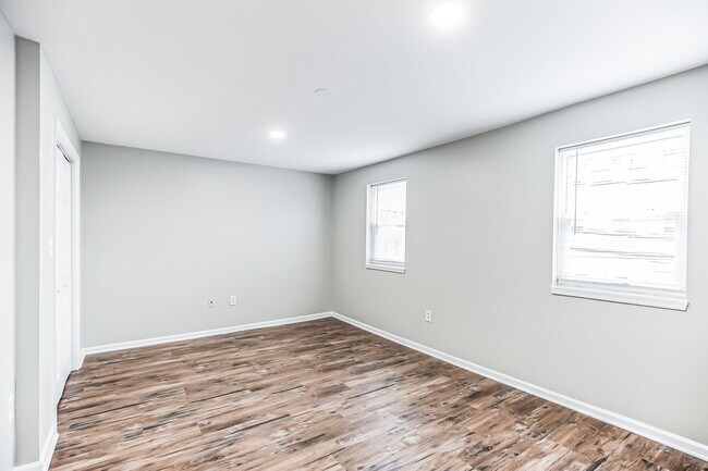 Building Photo - 203 Ford St