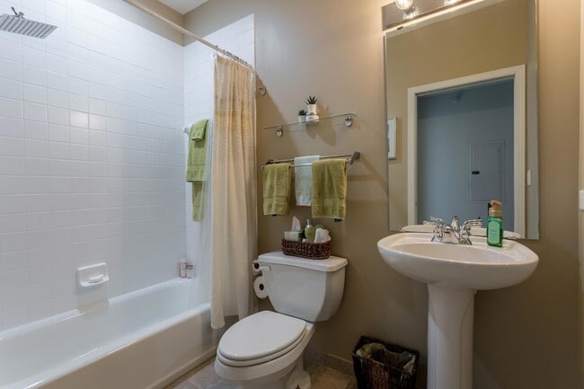 Building Photo - 545 N 1st St