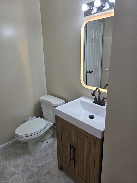 Building Photo - 16088 Olmstead Ln