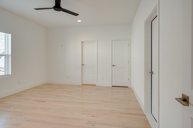 Building Photo - 405 Marshall St