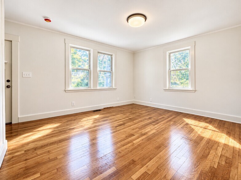 Building Photo - 149 Bussey St