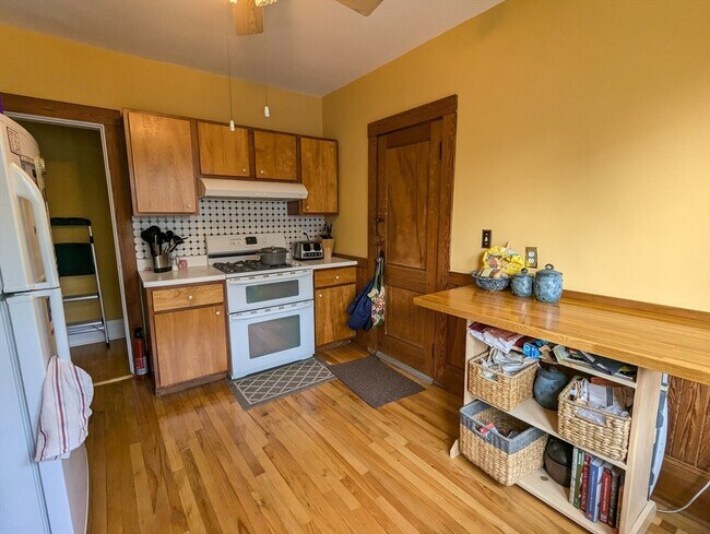 Building Photo - 17 Commonwealth Rd