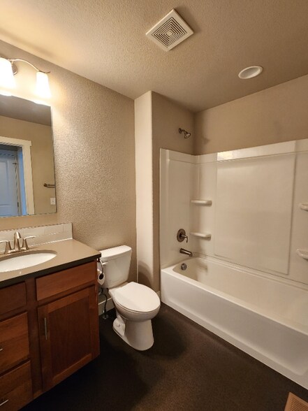 Building Photo - 3335 Apple Blossom Ln