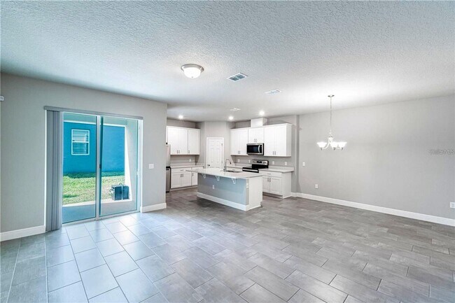Building Photo - Beautiful 3/2.5 Townhouse in Winter Park