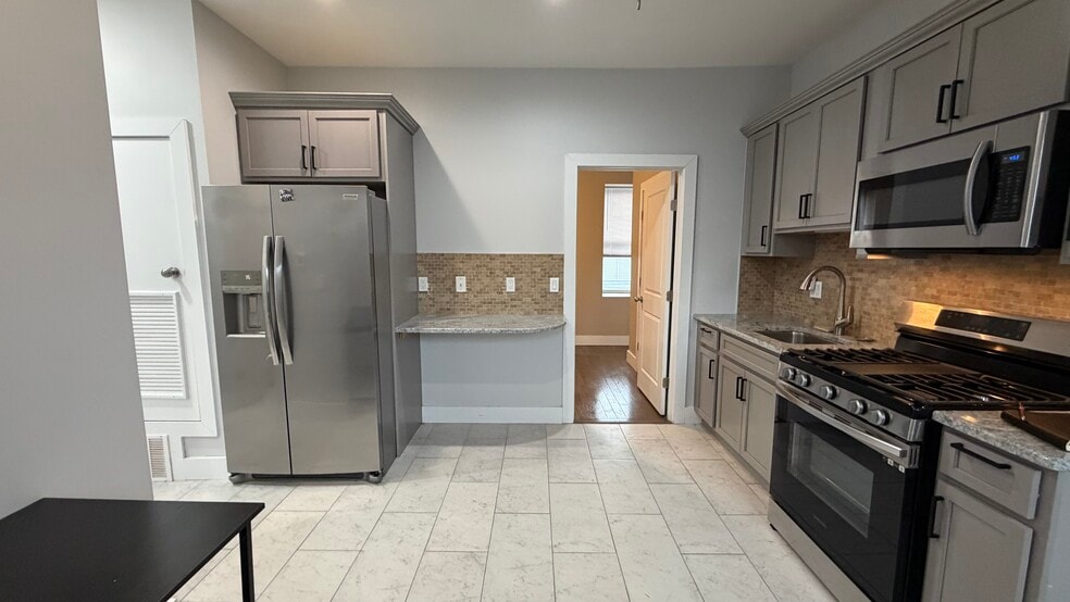 Kitchen - 273 16th Ave