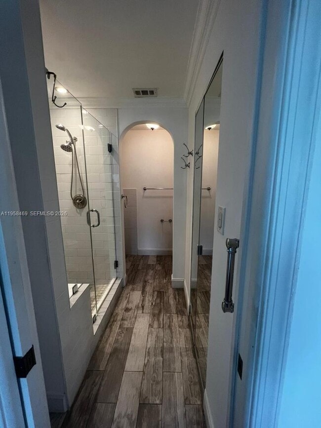 Building Photo - 4201 Glenmoor Dr