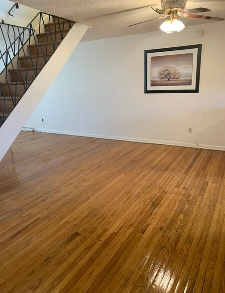 Building Photo - 62 Oakmont Dr