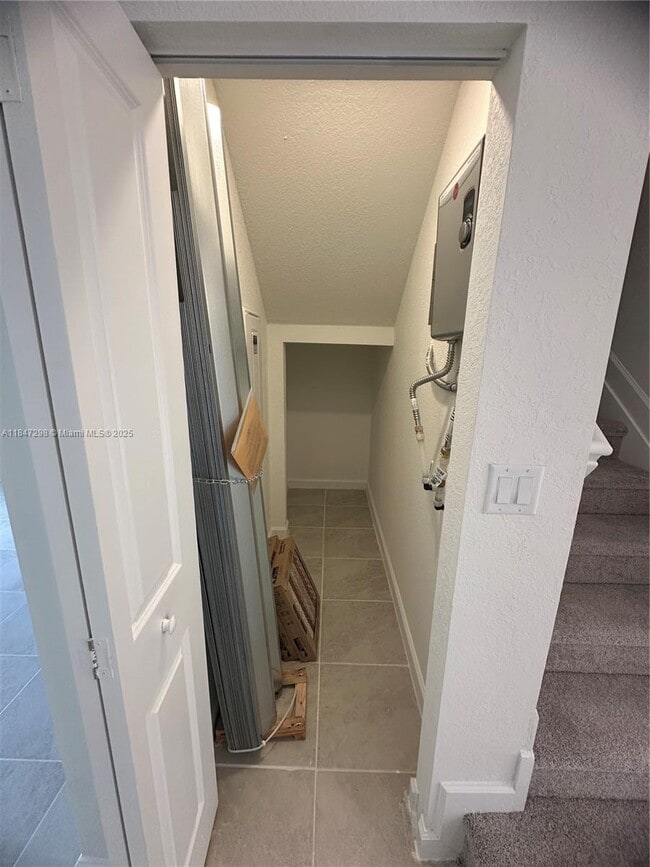 Building Photo - 2627 SE 28 Street