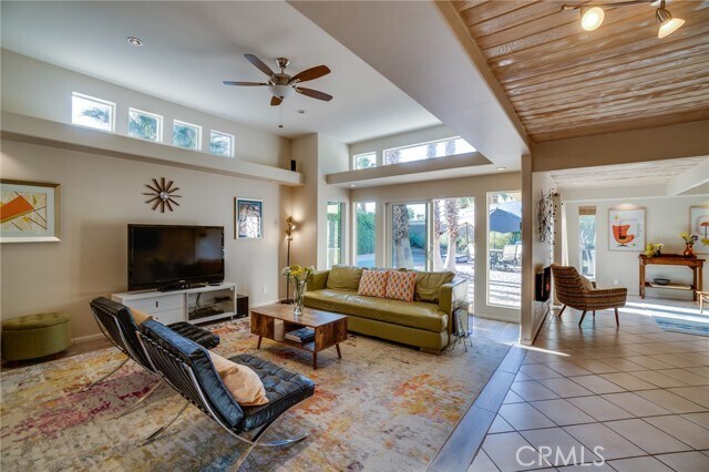 Building Photo - 576 E Desert Holly Cir