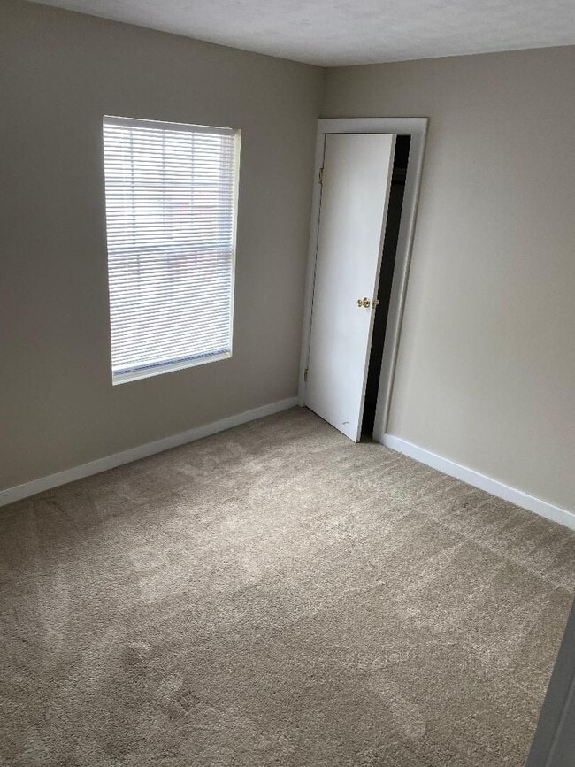 Building Photo - 3 Bedroom, 1 Bathroom SINGLE FAMILY HOME f...
