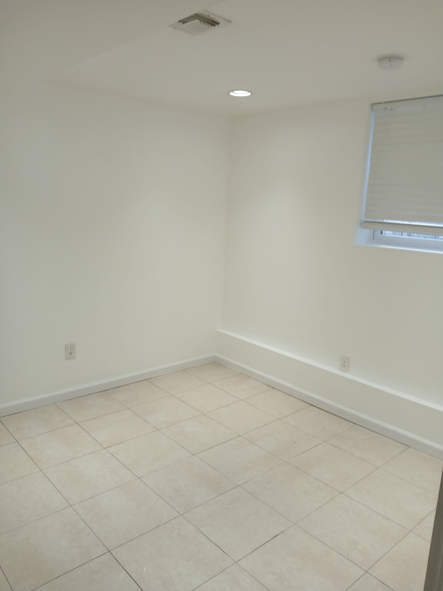 Building Photo - 34 Blaine Ave