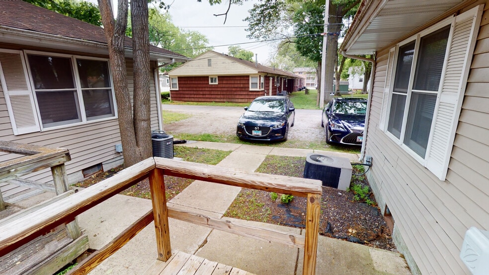 Private Off-street Parking - 1216 W Ash St