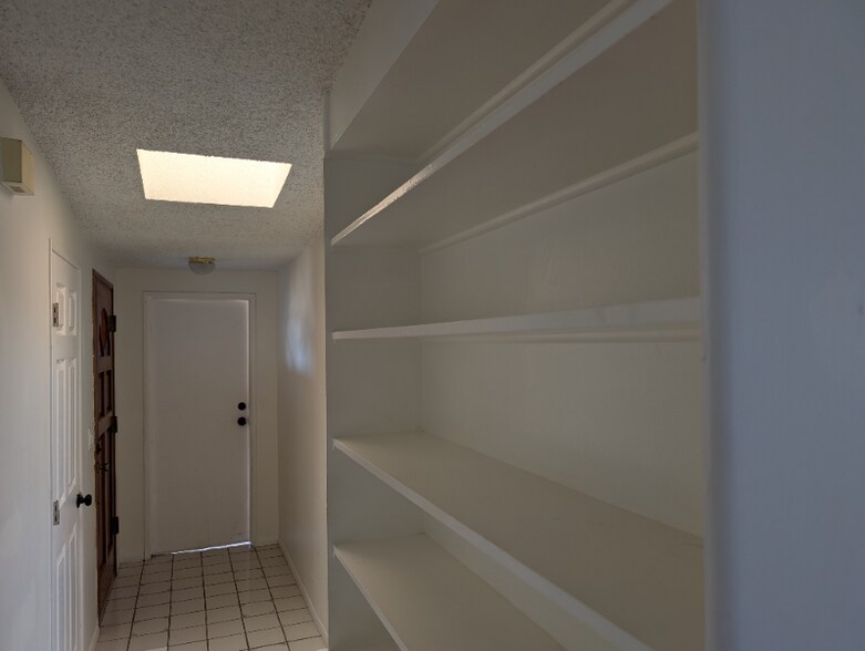 Building Photo - 730 Holly Ave