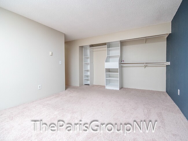 Building Photo - 3BR Top Flr Fairwood Condo – Great Locatio...