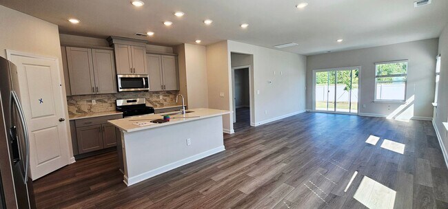 Building Photo - Coastal Lifestyle Awaits — Cypress Ridge 4...