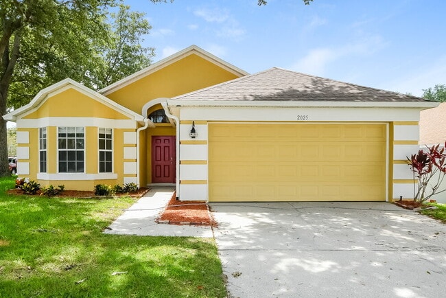 Building Photo - 2025 White Eagle St