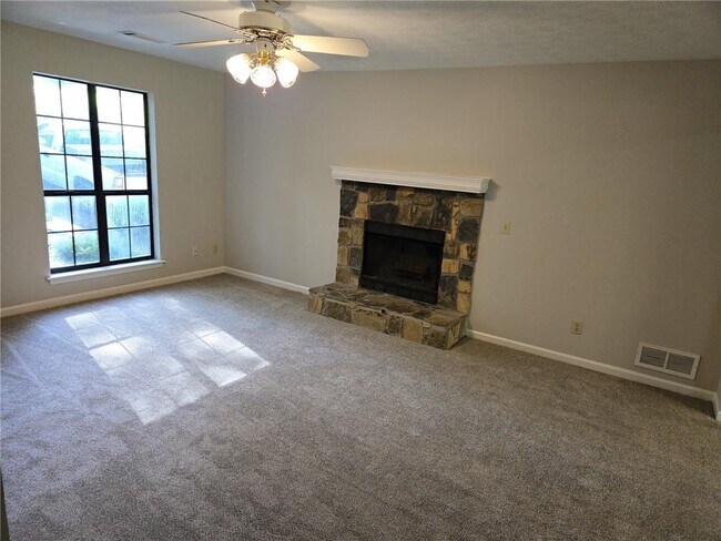 Building Photo - 6854 Justin Dr