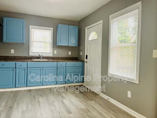 Building Photo - 1016 W Mauney Ave