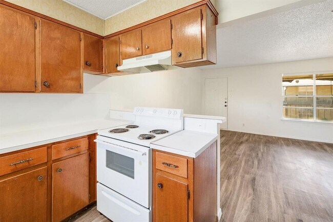 Building Photo - 509 Cedar Dr