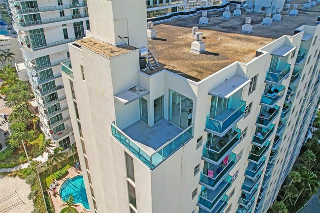 Building Photo - 4001S S Ocean Dr